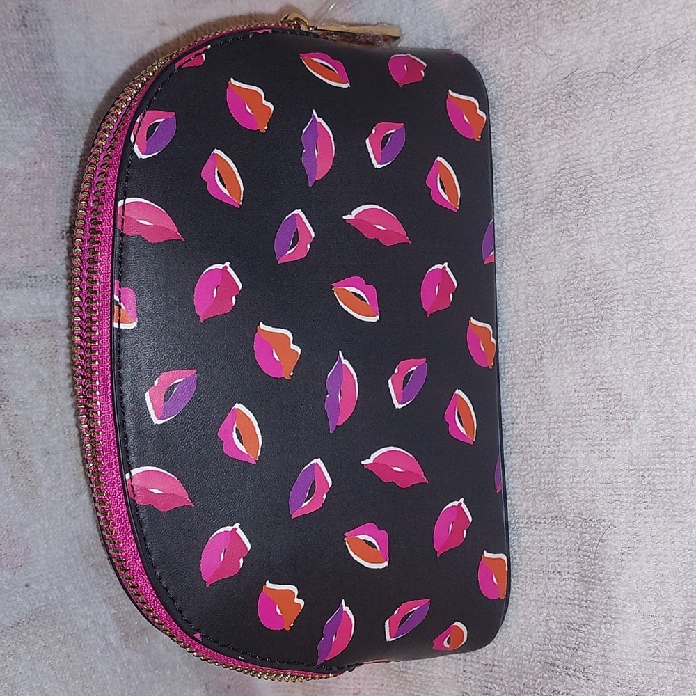 Torrid Lips Pink &  Red Makeup Bag NWT - Picture 4 of 11
